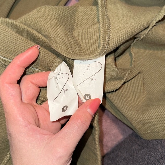 Tordrobes matching set. Funtioning zipper top and pant - Picture 6 of 6